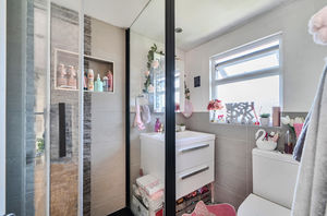 En suite- click for photo gallery